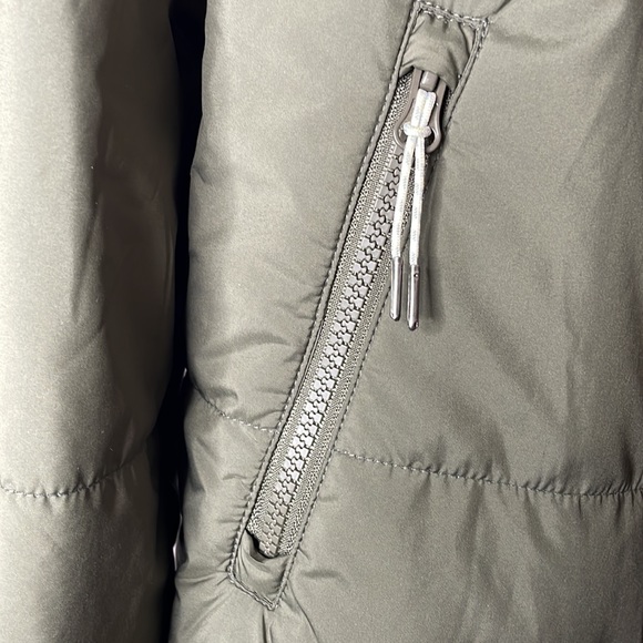 Vuori lightweight primaloft jacket. - Picture 11 of 13
